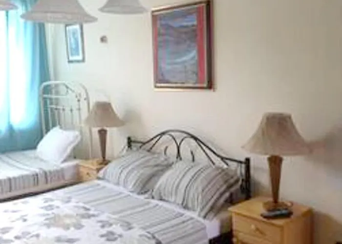 Welcoming House In With Sea View